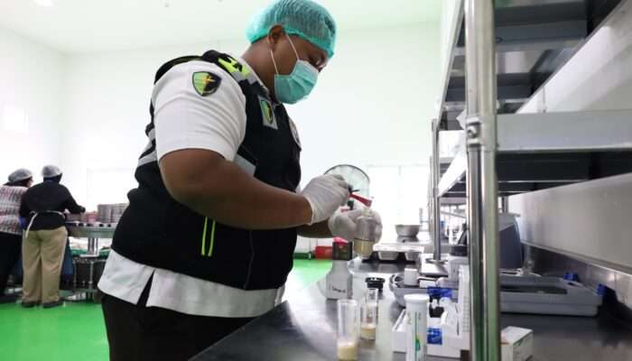 Pastikan MBG Higienis Polres Tulungagung Uji Food Safety di SPPG