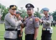 Tradisi Siraman Air Kembang dan Semprotan Air Warnai Kenaikan Pangkat Personel Polres Jombang