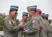 Dankodaeral V Hadiri Penyematan Brevet Kehormatan Penerbangan TNI AL di Lanudal Juanda