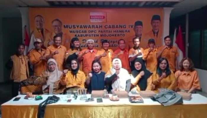 SK DPC Hanura Surabaya Diserahkan, Edi Rachmat Tegaskan Komitmen Dekat dengan Rakyat