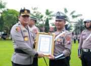 Kapolres Jombang Berikan Penghargaan kepada 15 Personel Berprestasi
