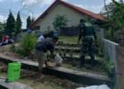 Ciptakan Lingkungan Bersih, Babinsa Menganti Bersama Warga Gotong Royong Bersihkan Lingkungan Kantor Desa Beton