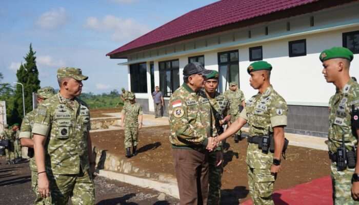 Pangdam V/Brawijaya Dampingi Menhan RI Tinjau Kesiapan Yonif TP 836/BY di Probolinggo