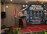 Kabid Humas Polda Jatim Tutup Pelatihan Public Speaking, Tekankan Komunikasi Jujur dan Transparan