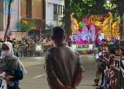 Ribuan Warga Tumpah Ruah Saksikan Surabaya Vaganza Festival of Lights, Perayaan Hari Jadi Kota Surabaya (HJKS) ke-733