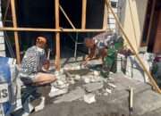 Semangat Gotong Royong, Babinsa Bungah Bantu Warga Bangun Rumah