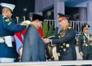 Presiden Prabowo Terima Medali Loka Praja Samrakshana pada Peringatan Ke-80 Hari Bhayangkara