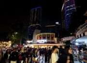 Pesona Jalan Tunjungan Tak Pernah Pudar, Ribuan Pengunjung Padati Wisata Malam