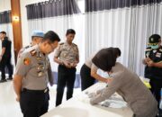 Komitmen Bersih Narkoba, Kapolres Situbondo Jalani Tes Urine bersama PJU dan Kapolsek Jajaran