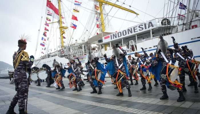 KRI Bima Suci Sambut Kunjungan Chief of Staff JMSDF dalam Misi Diplomasi di Jepang
