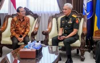Bahas Penguatan SDM Kesehatan, Rektor UNAIR Terima Audiensi Kapuskes TNI dan Kapuskesad