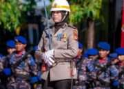 Tegap di Tengah Lapangan, AKBP Rise Sandiyantanti Jadi Sosok Polwan Komandan Upacara HUT Bhayangkara ke-80