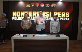 Polres Pelabuhan Tanjung Perak Bongkar Jaringan Sabu, Kurir Gunakan Aplikasi Zangi Terima Perintah Bandar.
