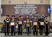 UNDIP Lepas Lima Guru Besar Terbaik dalam Upacara Purna Adi Cendekia