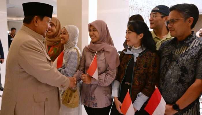 Tiba di New Delhi, Presiden Prabowo Disambut Hangat Mahasiswa dan Diaspora Indonesia