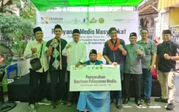BERBAGI PEDULI: 720 WARGA SENCAKI SIMOLAWANG IKUTI BAKSOS DJARUM FOUNDATION DAN YBSI KE 95 DI PONPES NURUL HUDA SURABAYA