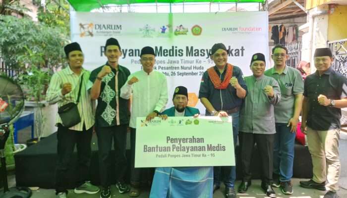 BERBAGI PEDULI: 720 WARGA SENCAKI SIMOLAWANG IKUTI BAKSOS DJARUM FOUNDATION DAN YBSI KE 95 DI PONPES NURUL HUDA SURABAYA